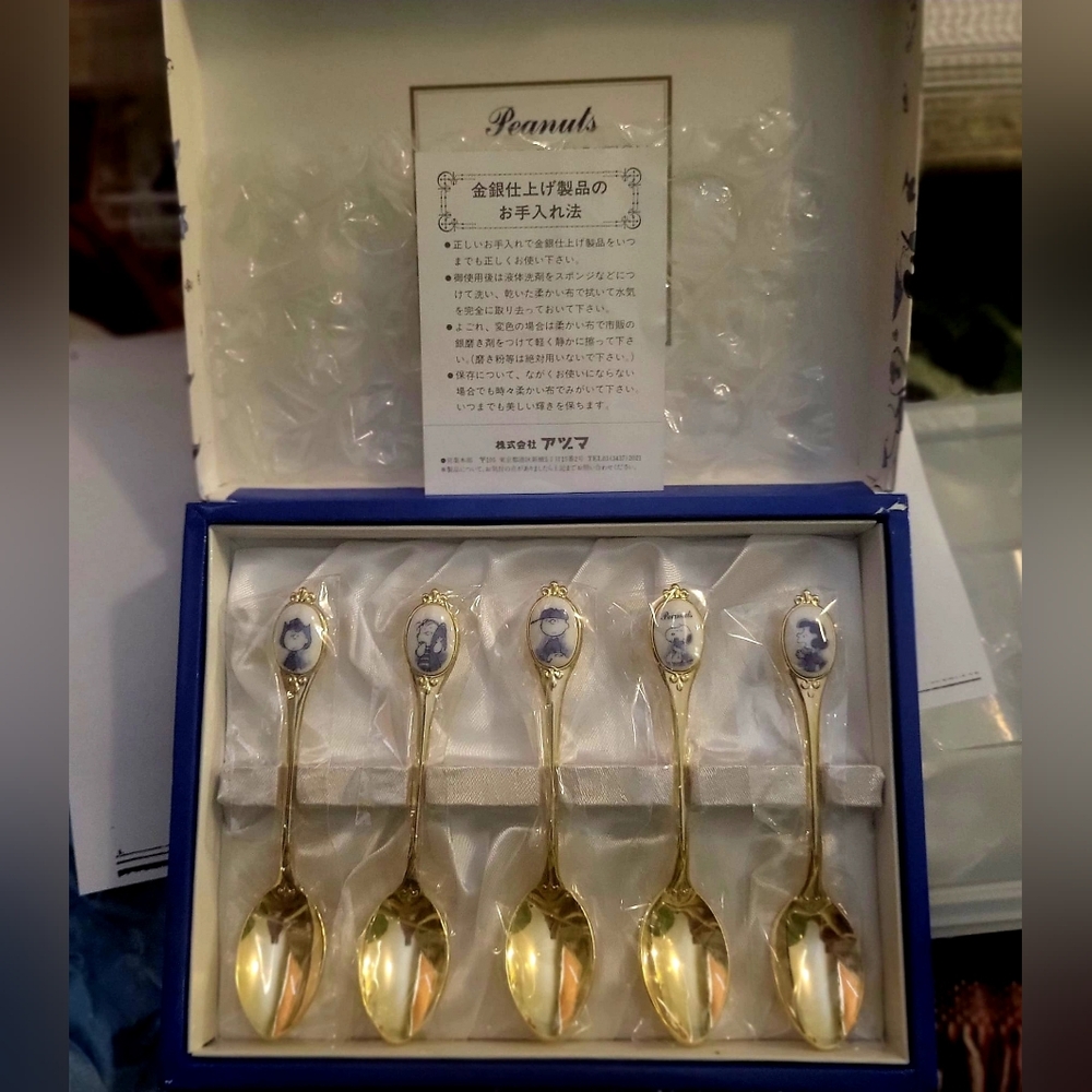 Peanuts Gold and White Spoon Set
